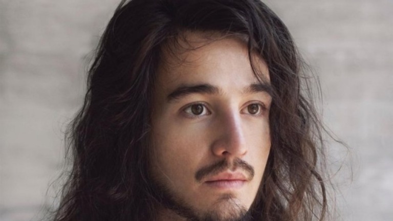 Após sumiço, Tiago Iorc aparece em 'Encontro com Fátima' e surpreende fãs