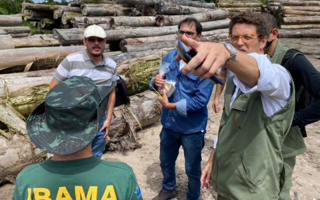 Salles nomeou agente da Abin para interferir na fiscalização do Ibama, diz PF Salles nomeou agente da Abin para interferir na fiscalização do Ibama, diz PF