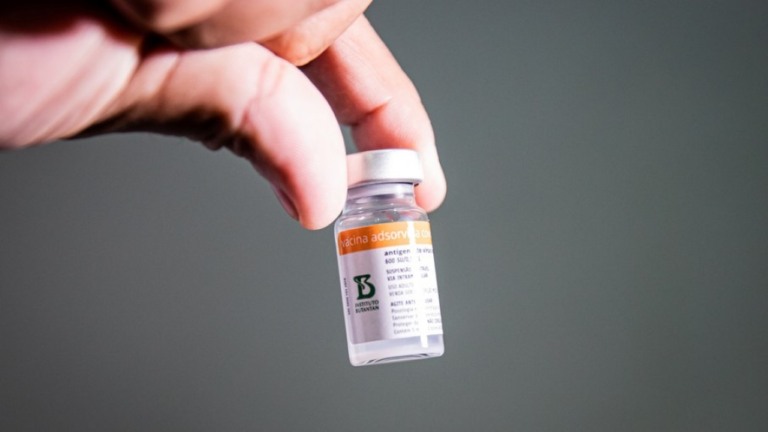 Governo prorroga isenção de imposto para vacinas e medicamentos da Covid-19