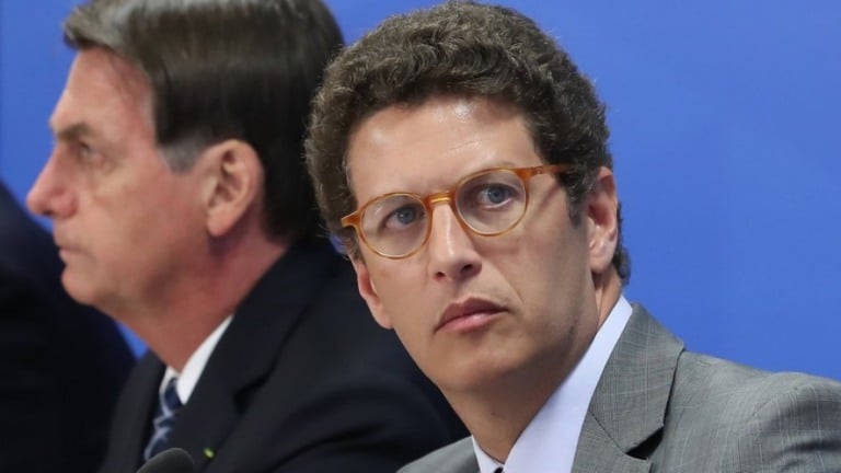 Investigação de Salles preocupa internacionalmente por desmate e corrupção