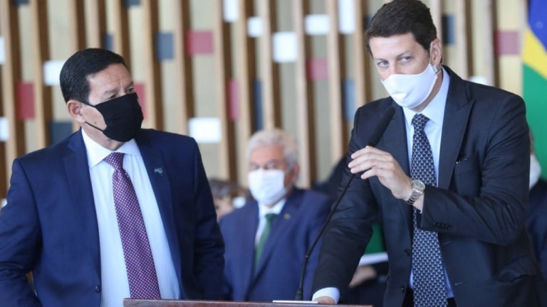 Mourão acredita que Moraes "provavelmente" viu irregularidades contra Salles