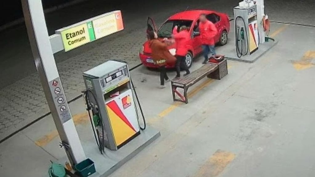 Frentista é agredida após colocar, por engano, R$ 3 a mais de gasolina em carro