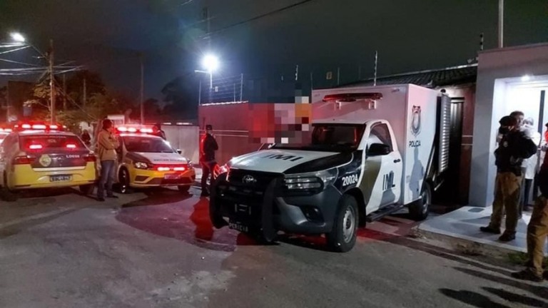 Casal e filha de dois anos são mortos a tiros dentro de casa no Paraná