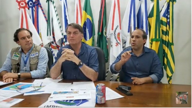 Bolsonaro diz que Pazuello foi "muito bem" em depoimento e ataca CPI: "vexame"