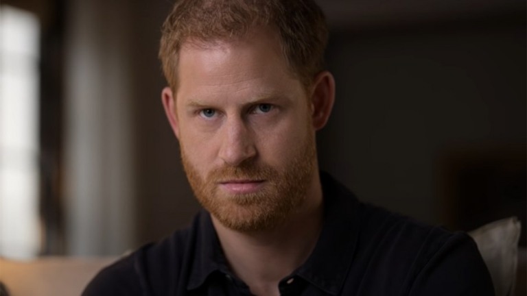 Harry diz que família real não ajudou Meghan Markle durante crises suicidas