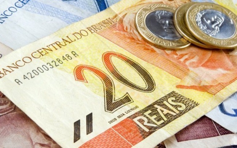 Brasileiros desempregados lutam na Justiça para receber auxílio emergencial