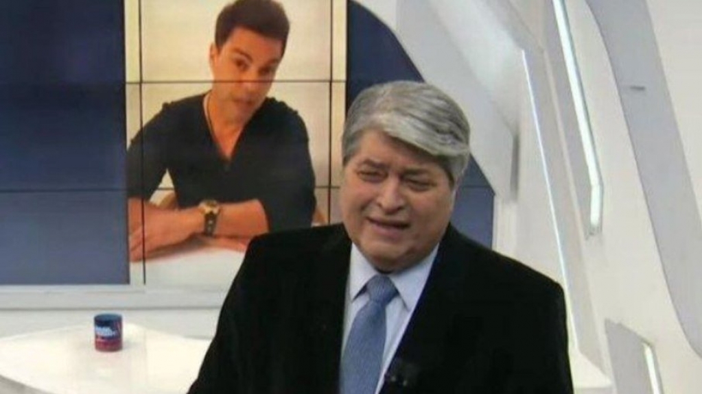 Datena revela valor de sua aposentadoria ao vivo: "R$ 4 mil e alguma coisa" Datena revela valor de sua aposentadoria ao vivo: "R$ 4 mil e alguma coisa"