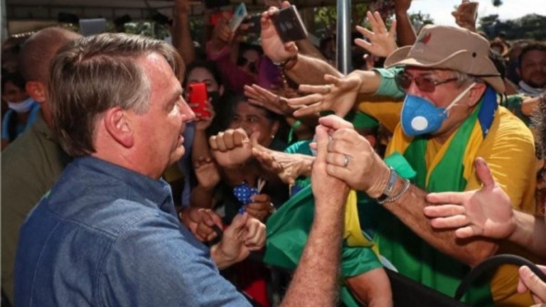 Passeio de moto de Bolsonaro pelo RJ no domingo preocupa o GSI, diz jornal