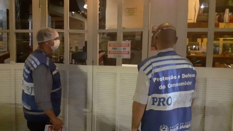 Bar é interditado por vender alimentos vencidos no Rio de Janeiro