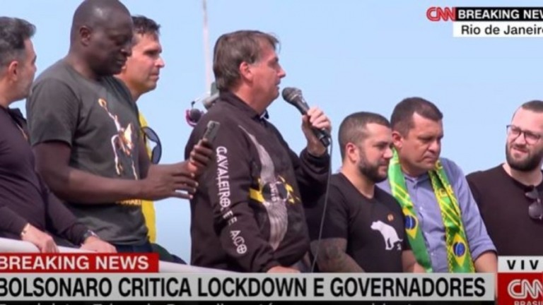 "Temos de agradecer à nossa direita", diz Bolsonaro no fim de "motociata" no RJ