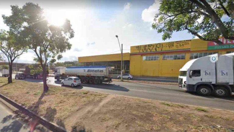Acidente entre caminhão e motocicleta, na Via Expressa, em BH,  tem vítima fatal
