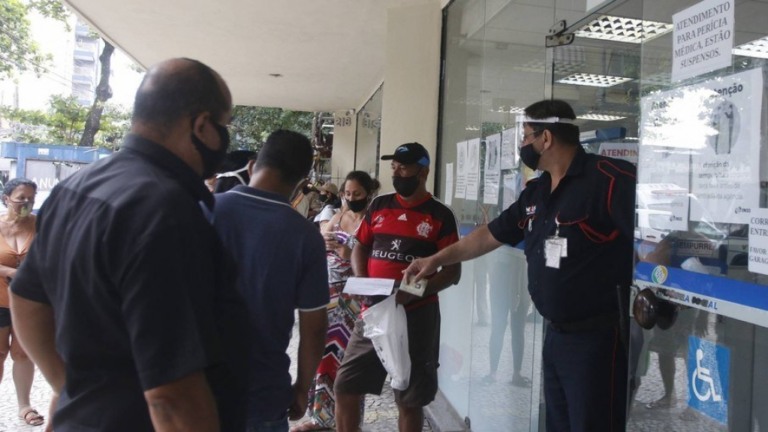 Câmara estuda projeto que facilita saque em dinheiro do INSS; entenda