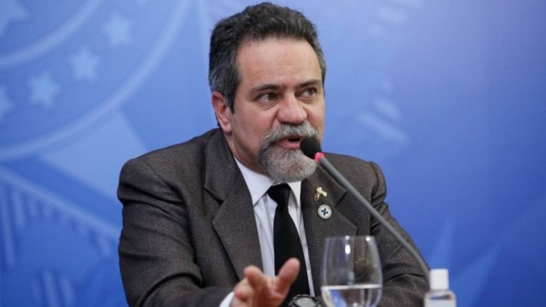 Braço-direito de Pazuello diz que vírus no computador atrasou resposta à Pfizer