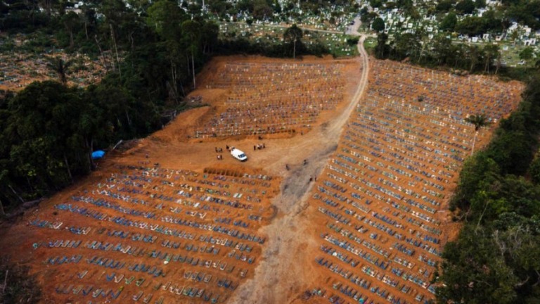 Brasil atinge 450 mil mortes por Covid-19; 20% já recebeu a 1ª dose