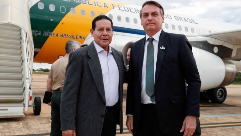Teto duplex: 15 projetos tentam barrar aumento de salário de Bolsonaro