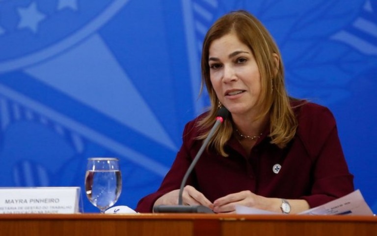 Quem é Mayra Pinheiro, a 'Capitã Cloroquina', secretária da Saúde que depõe hoje