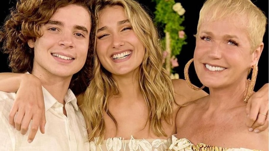 Xuxa mostra novas fotos do casamento de Sasha: "Sua felicidade é a minha" Xuxa mostra novas fotos do casamento de Sasha: "Sua felicidade é a minha"