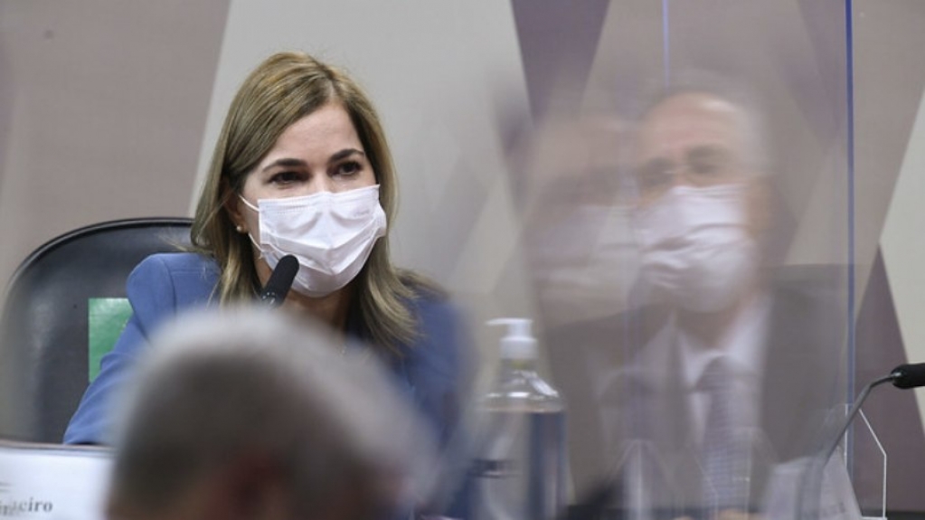 Capitã Cloroquina: Renan aponta 11 contradições e mentiras em depoimento à CPI Capitã Cloroquina: Renan aponta 11 contradições e mentiras em depoimento à CPI