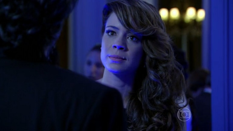 José Alfredo discute com Cristina na festa da empresa, em "Império"