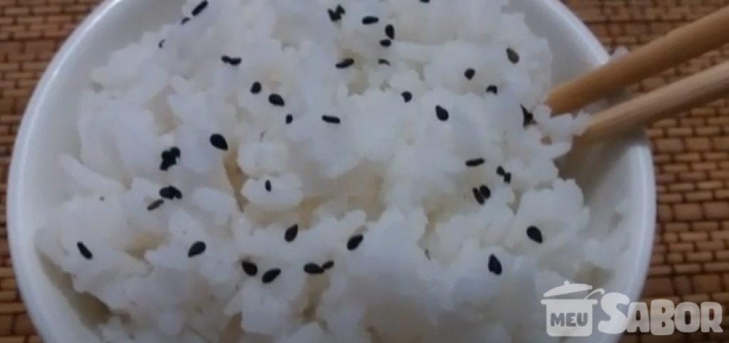 Arroz para sushi (usando arroz comum)