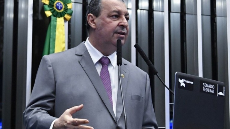 Presidente da CPI suspende sessão e convoca "reunião secreta"