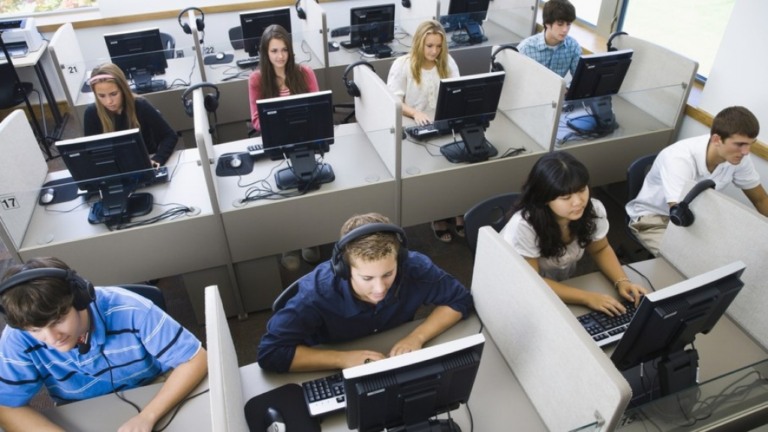 Trabalhadores de telemarketing receberão R$ 84 milhões após acordo; veja