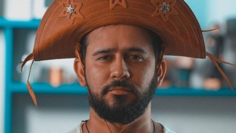 Bráulio Bessa, poeta do "Encontro", está internado com Covid-19 há 9 dias