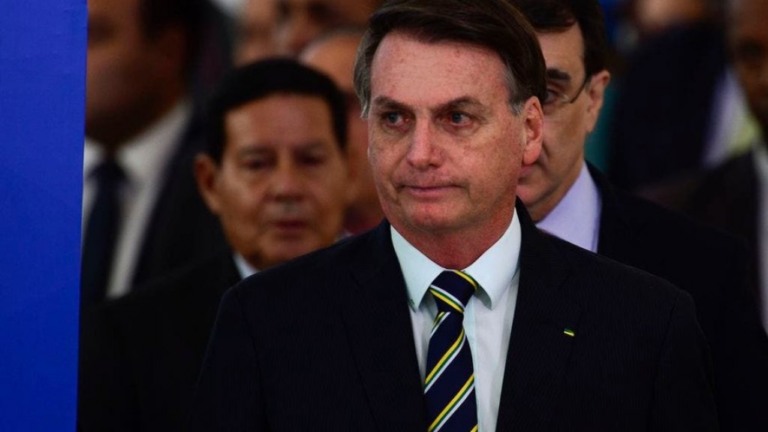 Bolsonaro tem 5 dias para entregar papéis secretos do Tratoraço, determina TCU