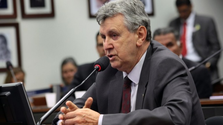 "Governo sério, não se ouve falar em corrupção", diz senador sobre Bolsonaro