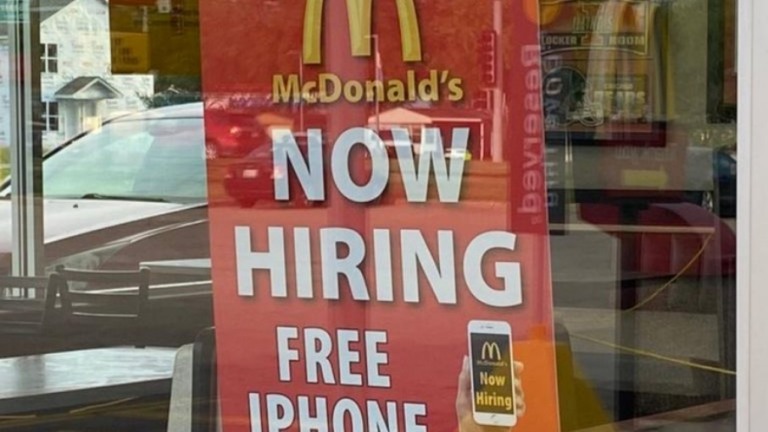 Loja do McDonald's nos EUA oferece iPhone para novos funcionários