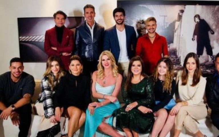 Val Marchiori faz festão com ex-BBB e outros famosos em meio à pandemia