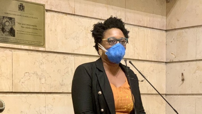 Vereadora relata abordagem violenta da PM: "Miraram revólveres na nossa cabeça"