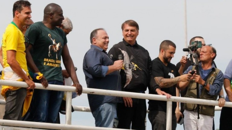 Bolsonaro viajou 16 vezes desde abril; região com mais rejeição foi um dos alvos