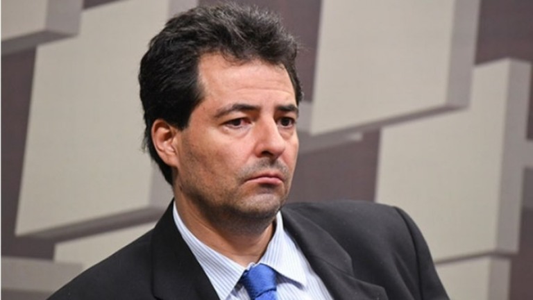 Em meio à crise hídrica, secretário de Guedes defende privatização da Eletrobras
