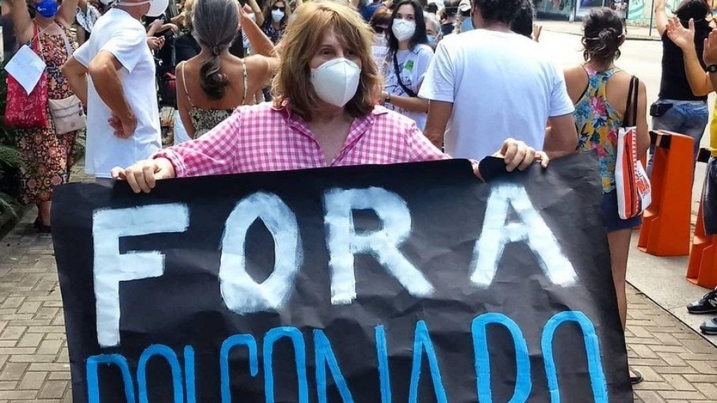 Famosos comparecem a protestos contra Bolsonaro em todo Brasil Famosos comparecem a protestos contra Bolsonaro em todo Brasil