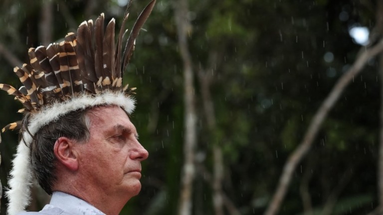 Bolsonaro humilha o povo brasileiro, diz movimento indígena após visita