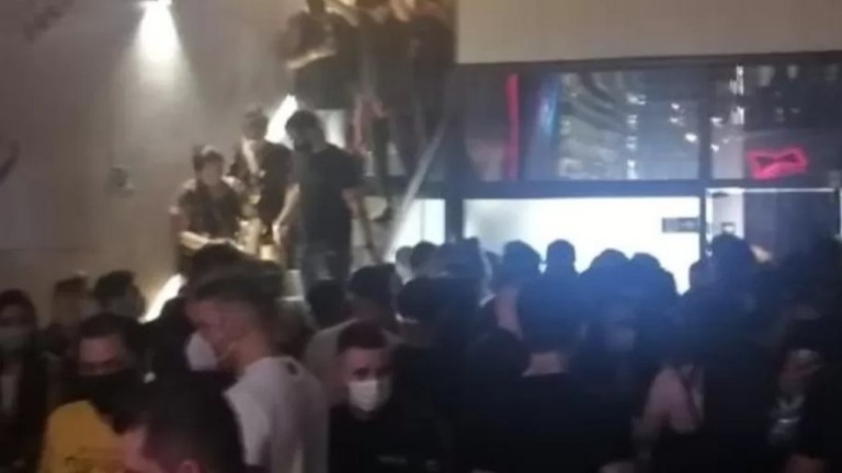 Festas clandestinas em SP com mais de 700 pessoas são fechadas pela polícia