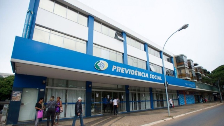 INSS paga 13º salário nesta segunda-feira; veja quem recebe até R$ 550