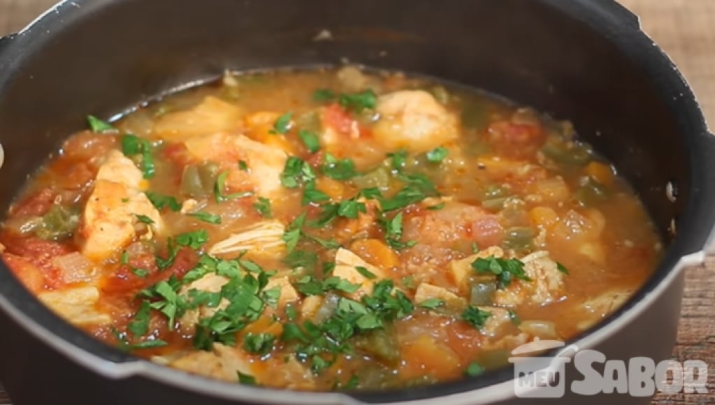 Peito de frango prático na panela de pressão