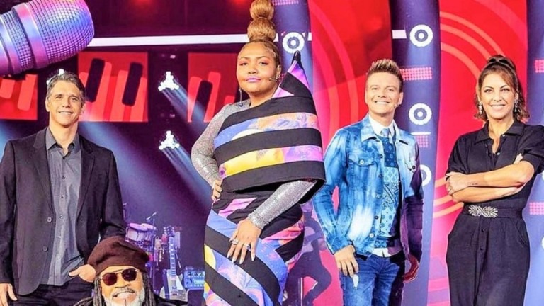 Gaby Amarantos ofusca estrelas do The Voice kids com look fashion