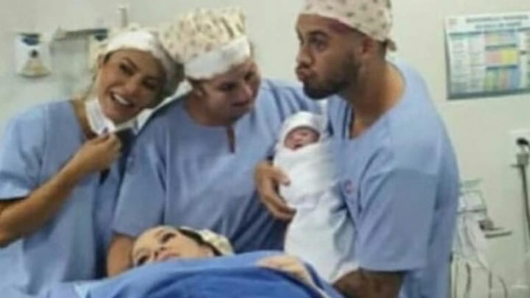 Filha de Virgínia e Zé Felipe tem rosto revelado em foto vazada