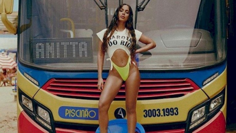 Anitta e Nubank negociam para cantora ser acionista do banco, diz colunista