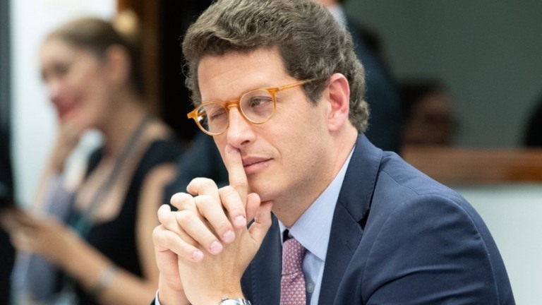 PGR pede que STF abra inquérito contra o ministro Ricardo Salles