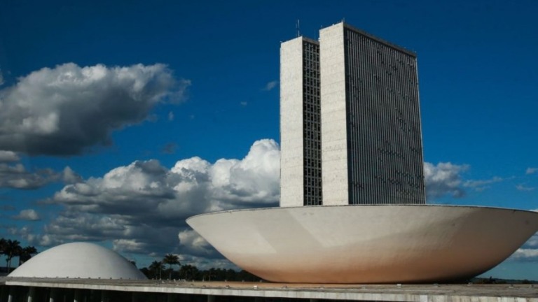 Vetos de Bolsonaro no Orçamento podem ser derrubados hoje pelo Congresso