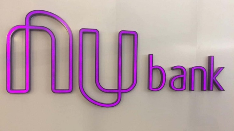 Nubank é condenado a pagar indenização de R$ 8 mil a cliente