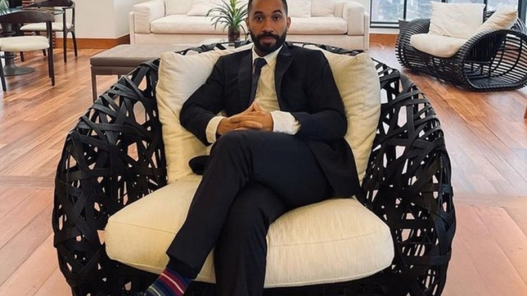 Gil do Vigor se hospeda em hotel de luxo e recebe elogio de Sabrina Sato