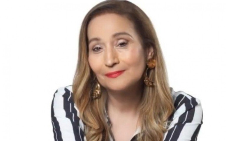 Sônia Abrão não apresenta 'A Tarde é sua' por "problema familiar"