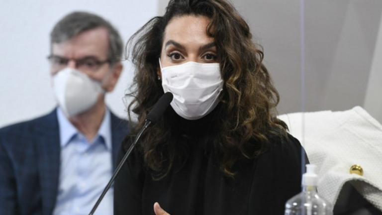 Distribuição de 'kits Covid' aconteceu "fartamente" no Brasil, diz Luana Araújo
