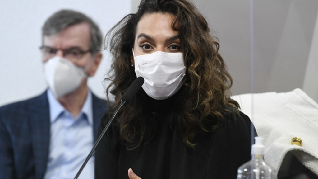 Distribuição de 'kits Covid' aconteceu "fartamente" no Brasil, diz Luana Araújo