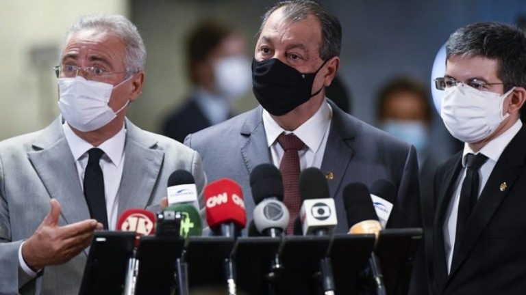 Senadores da CPI criticam Bolsonaro por defesa tardia de vacinas: "atraso fatal"